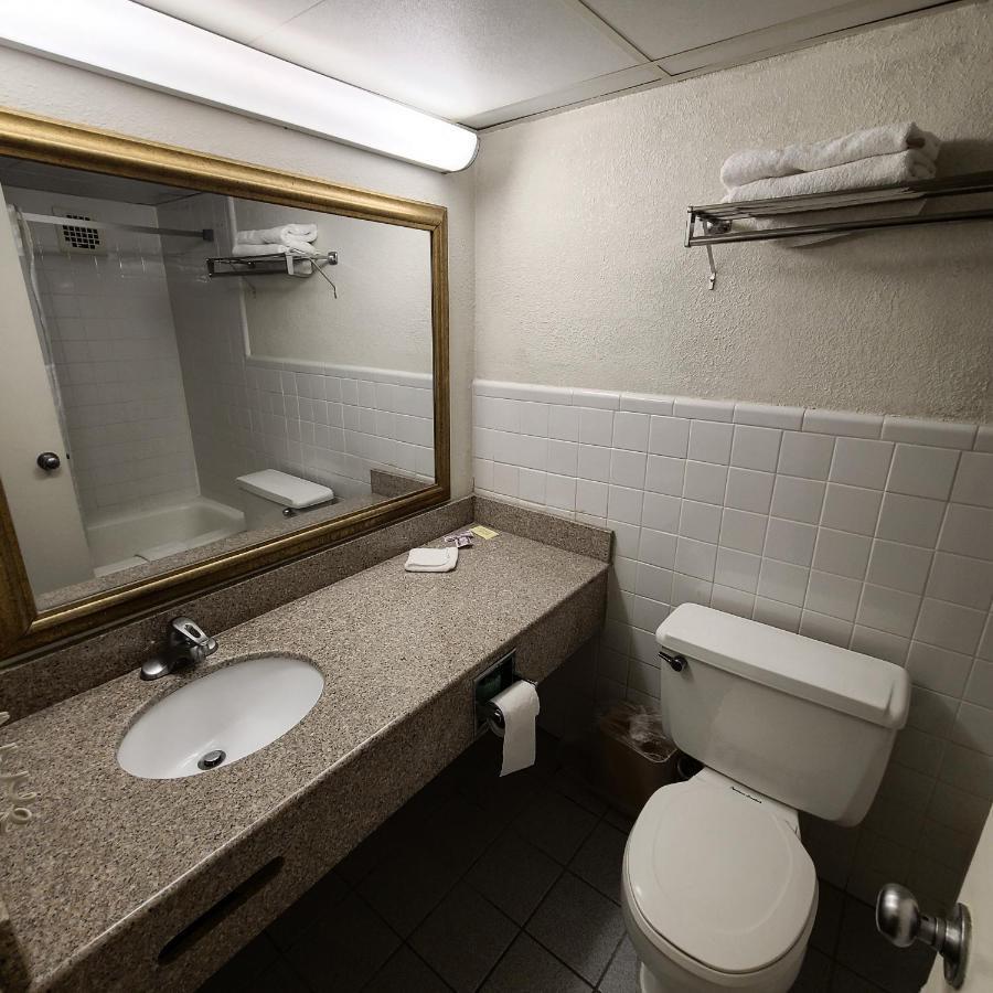 Town Inn Bordentown Bagian luar foto