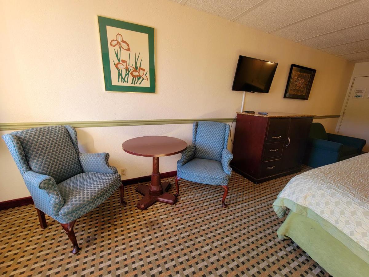 Town Inn Bordentown Bagian luar foto