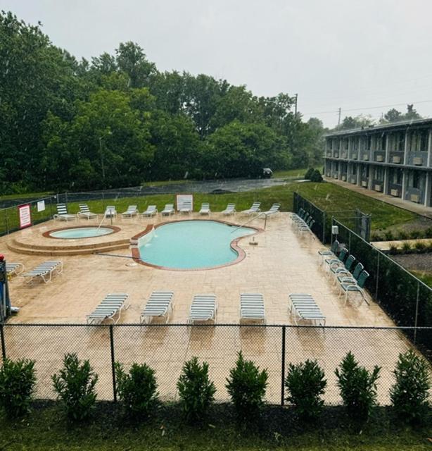 Town Inn Bordentown Bagian luar foto