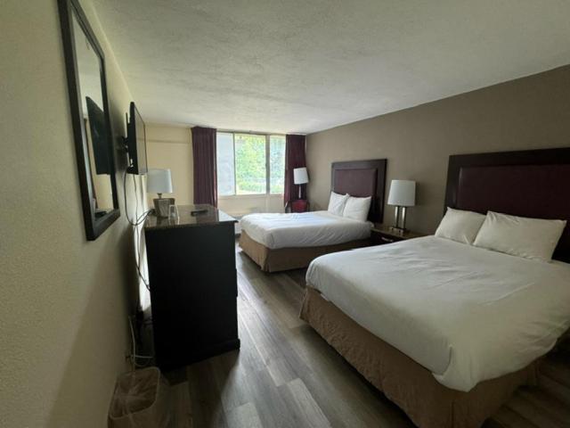 Town Inn Bordentown Bagian luar foto